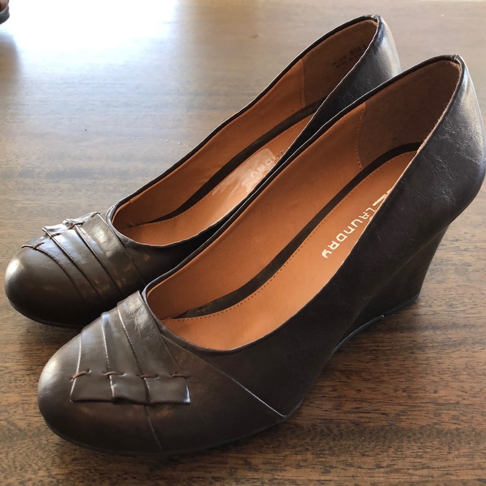 CL by Laundry brown wedges size 8